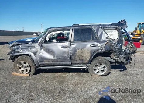 2020 Toyota 4Runner Sr5 Premium z USA, uszkodzony, nr VIN JTEBU5JR3L5750146